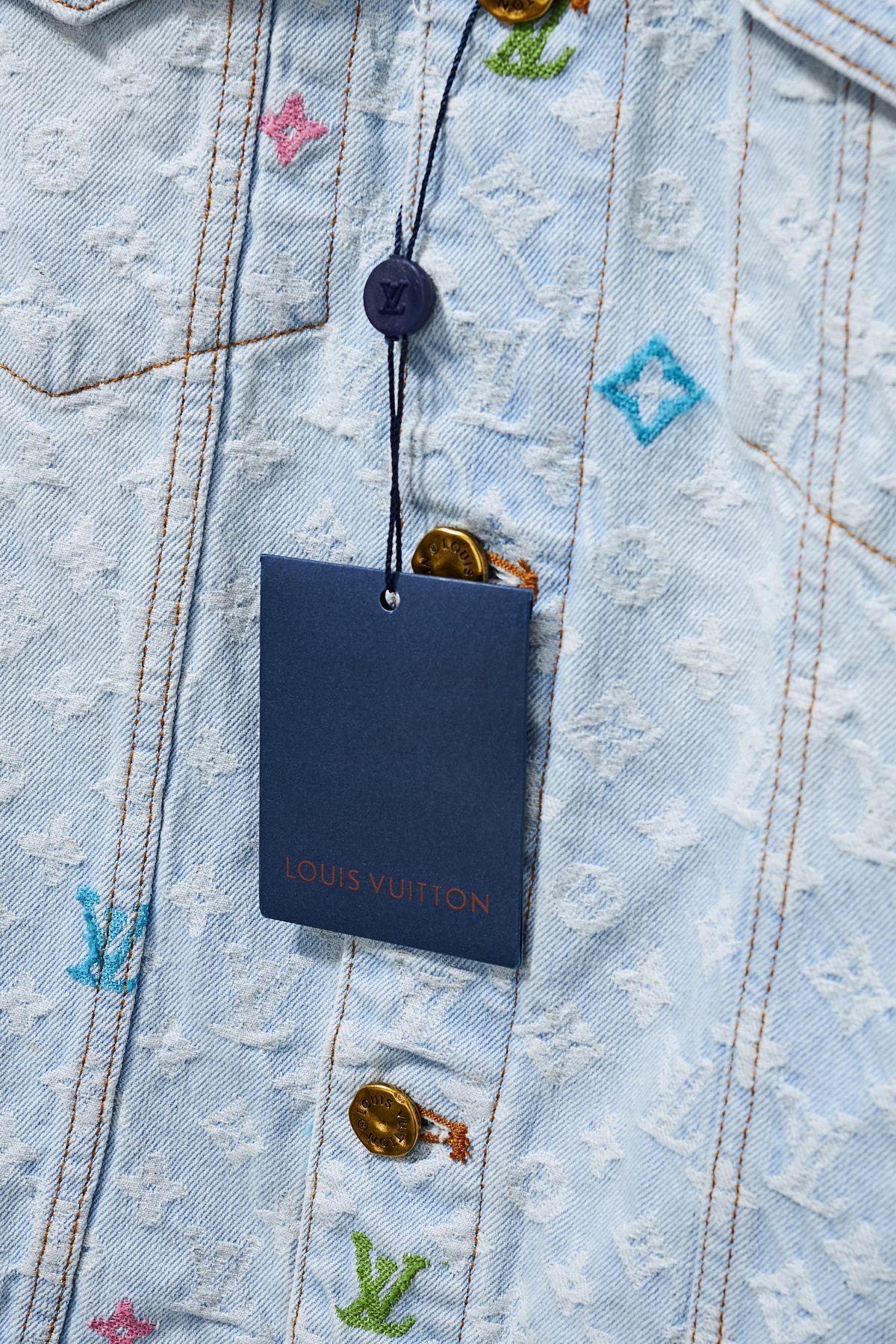 Veste en Jean Louis Vuitton pour un Style Élégant et Durable – Image 7