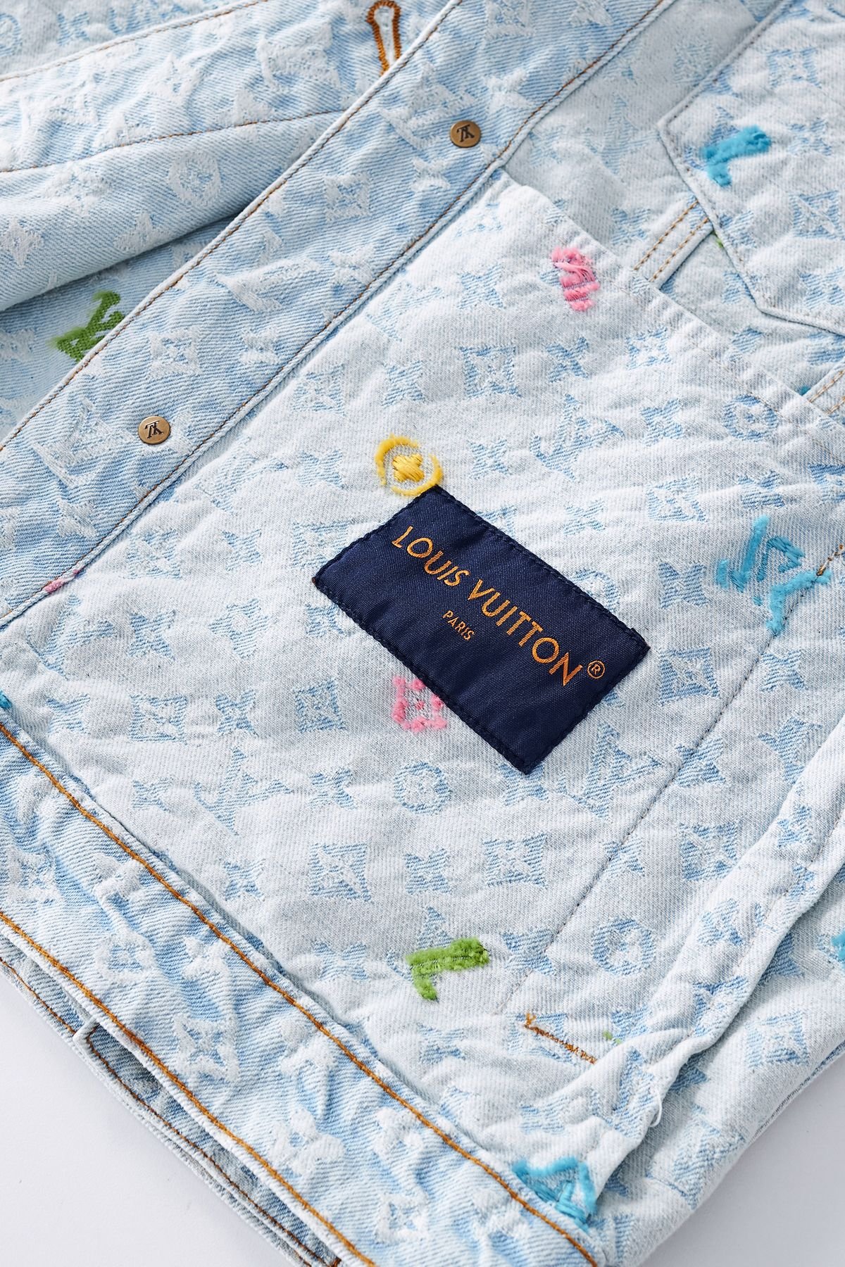 Veste en Jean Louis Vuitton pour un Style Élégant et Durable – Image 11
