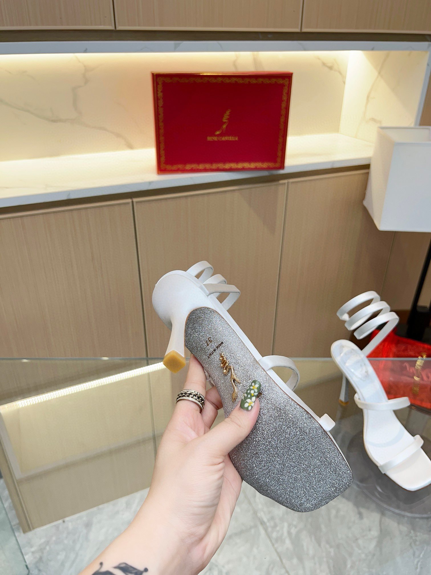 Escarpins Blancs René Caoviila Confort et Élégance Quotidienne – Image 3