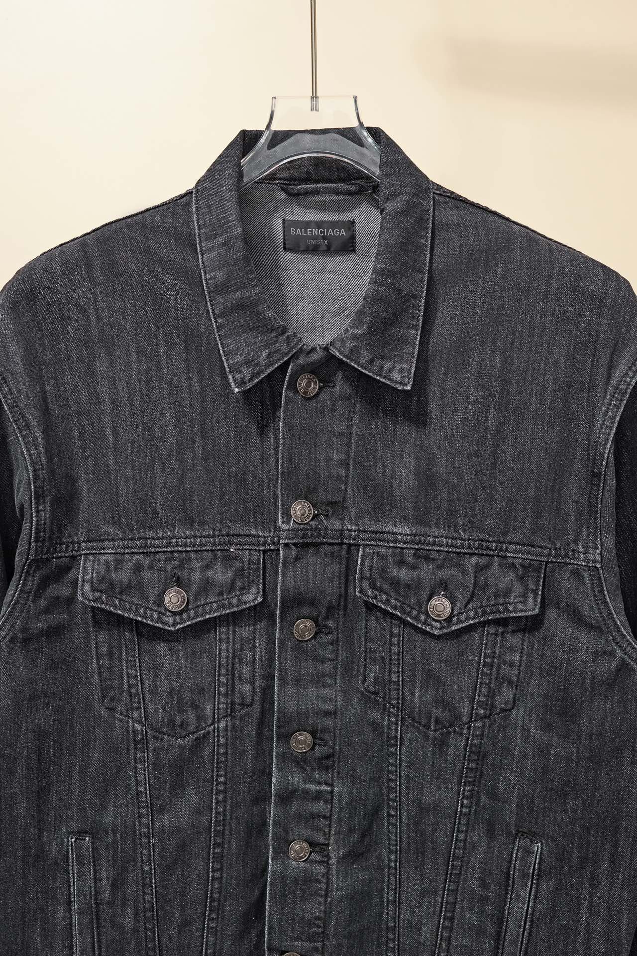 Veste en Jean Balenciaga Homme – Élégance Durable et Confort Optimal – Image 6