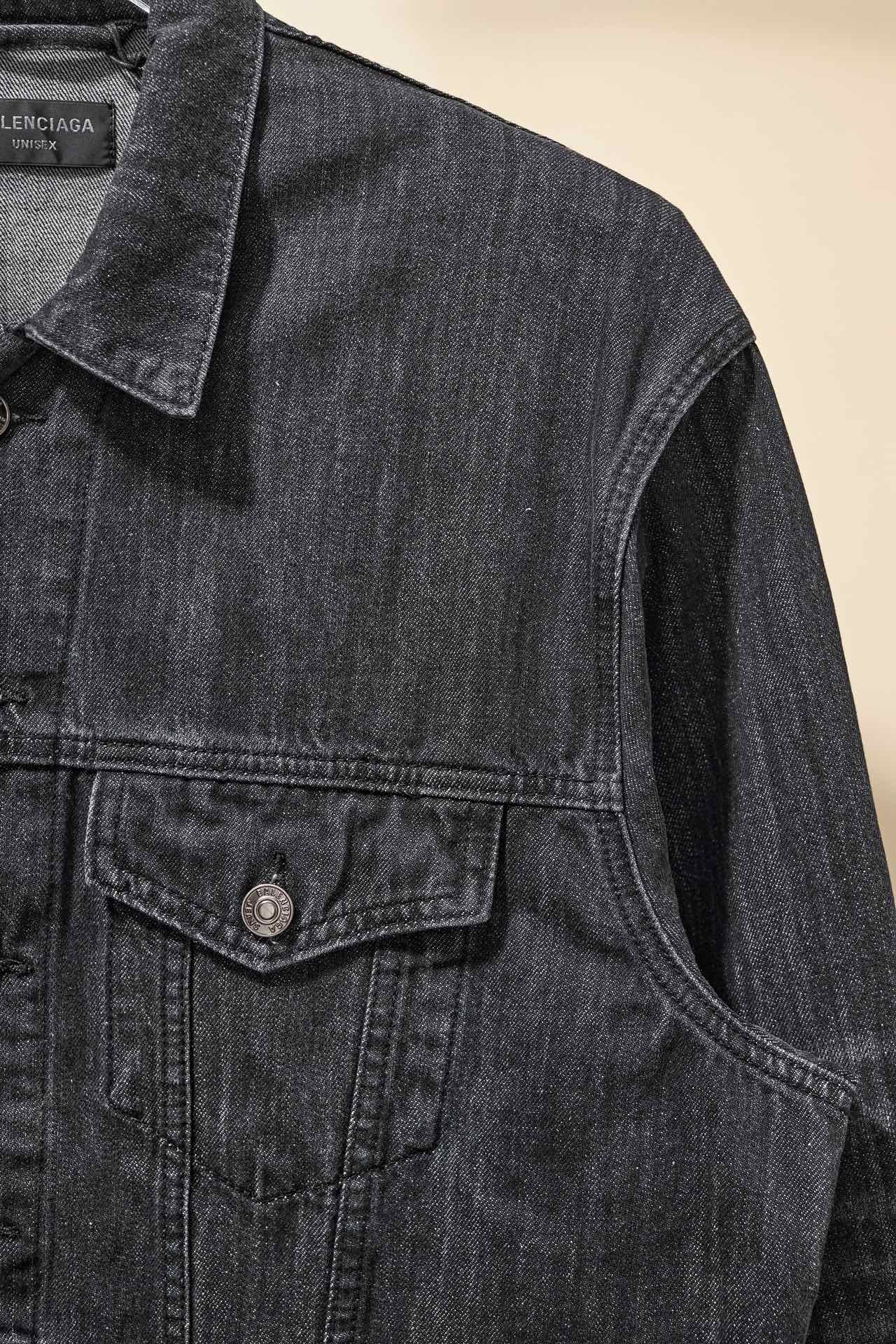 Veste en Jean Balenciaga Homme – Élégance Durable et Confort Optimal – Image 10