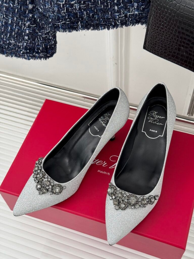 Escarpins Roger Vivier RV Classic avec Boucle Flocon et Strass