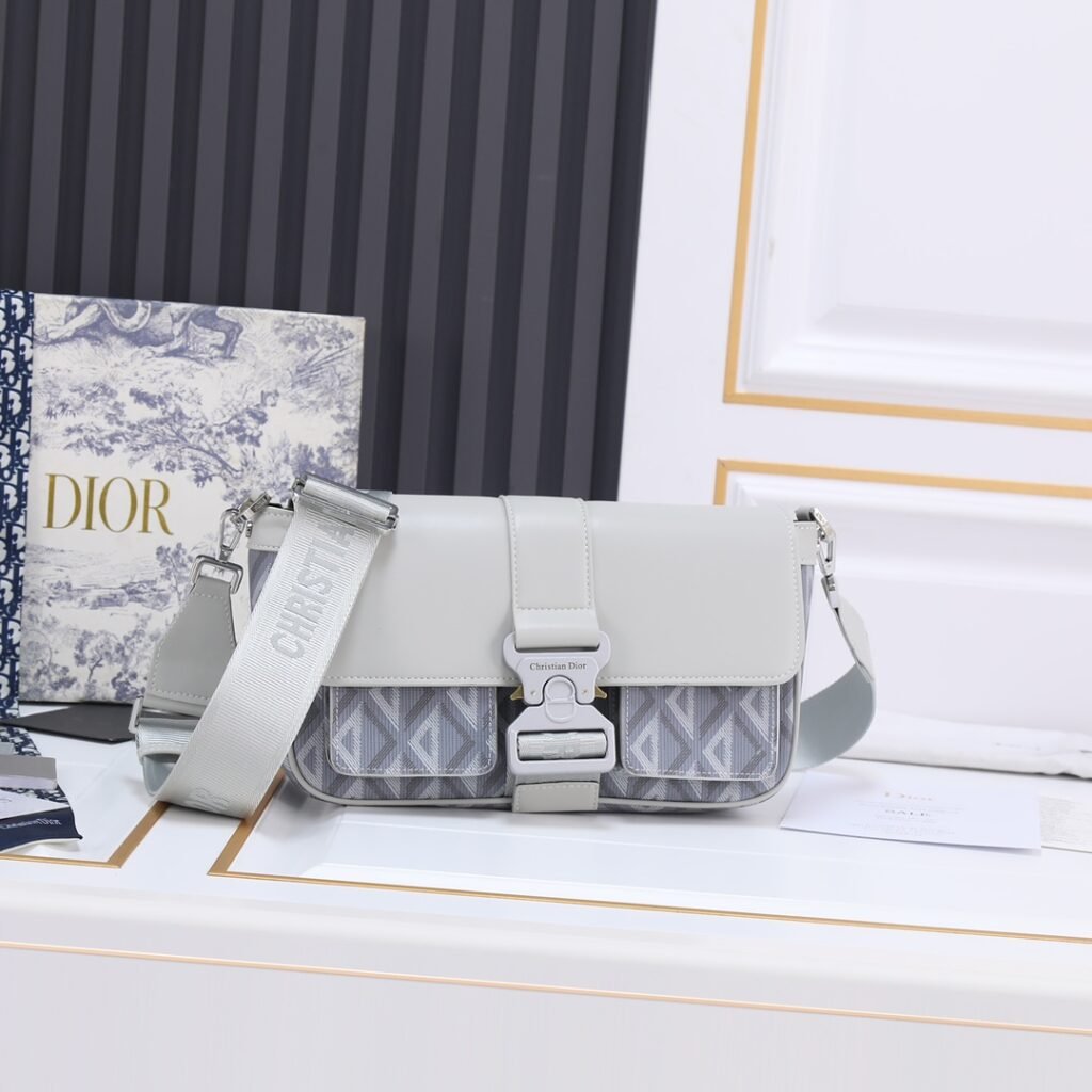 Sac messager Dior Hit The Road – Élégance, Praticité et Sécurité