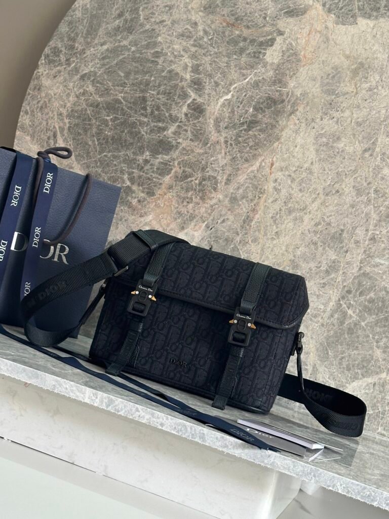 Sac messager Dior Hit The Road – Élégance, Praticité et Sécurité