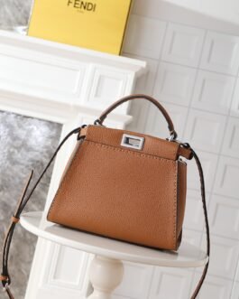 Sac Fendi Peekaboo Mini en cuir Cuoio Romano – Élégance et Durabilité
