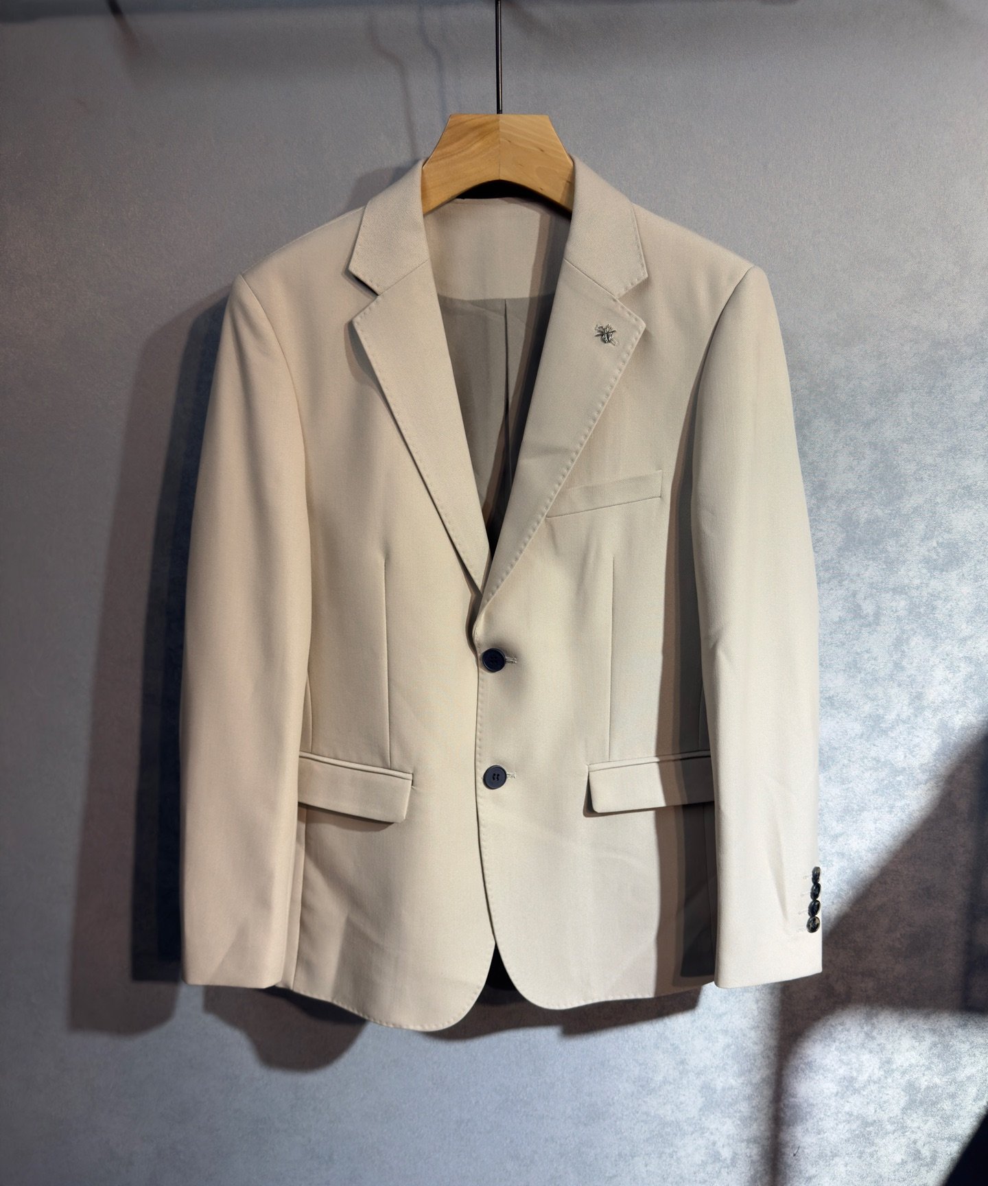 Ensemble Costume Dior Élégance Classique en Beige ou Noir Taille 48-56 – Image 2