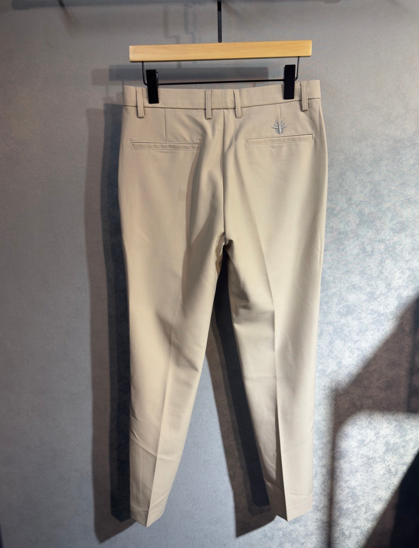 Ensemble Costume Dior Élégance Classique en Beige ou Noir Taille 48-56 – Image 5