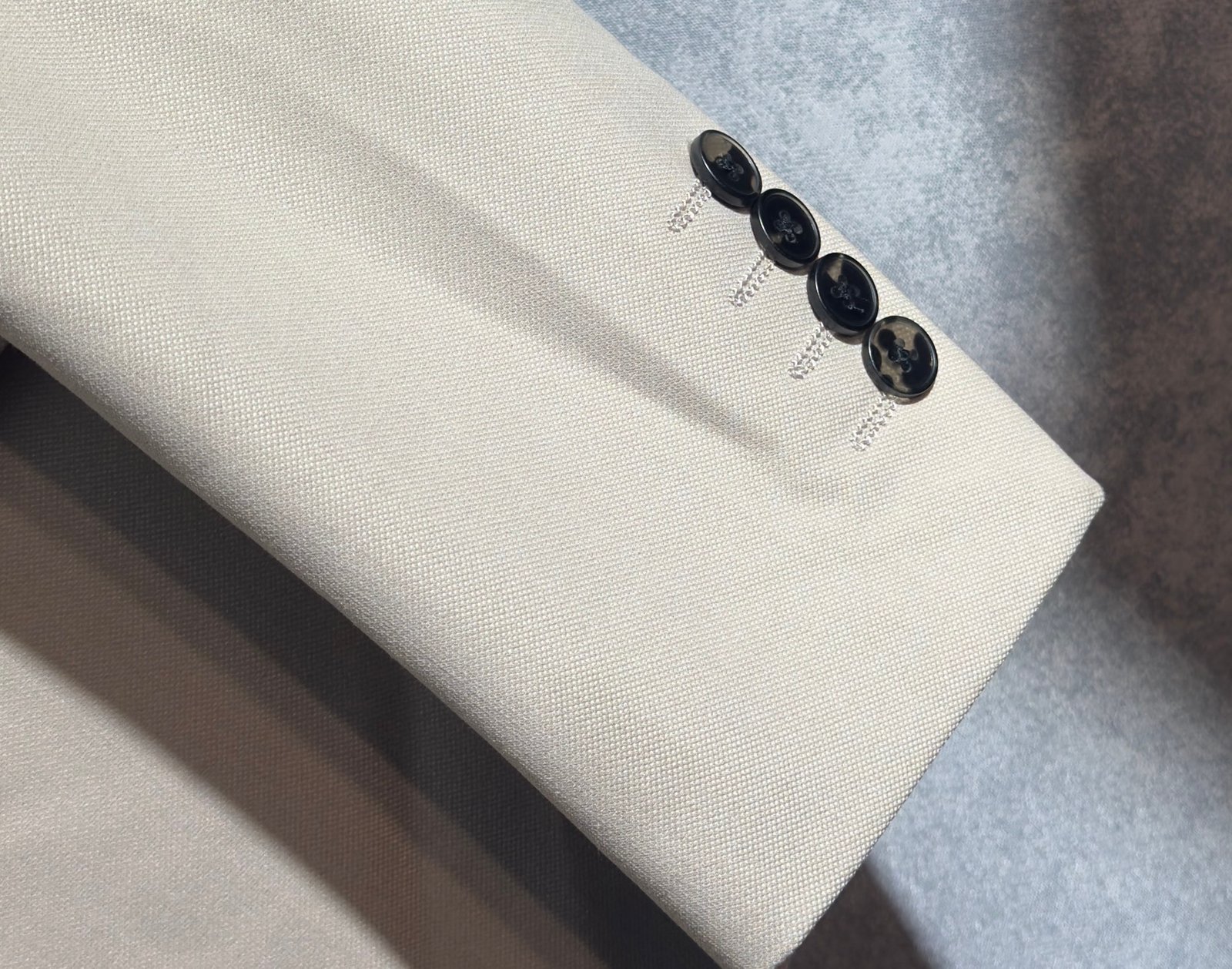 Ensemble Costume Dior Élégance Classique en Beige ou Noir Taille 48-56 – Image 9