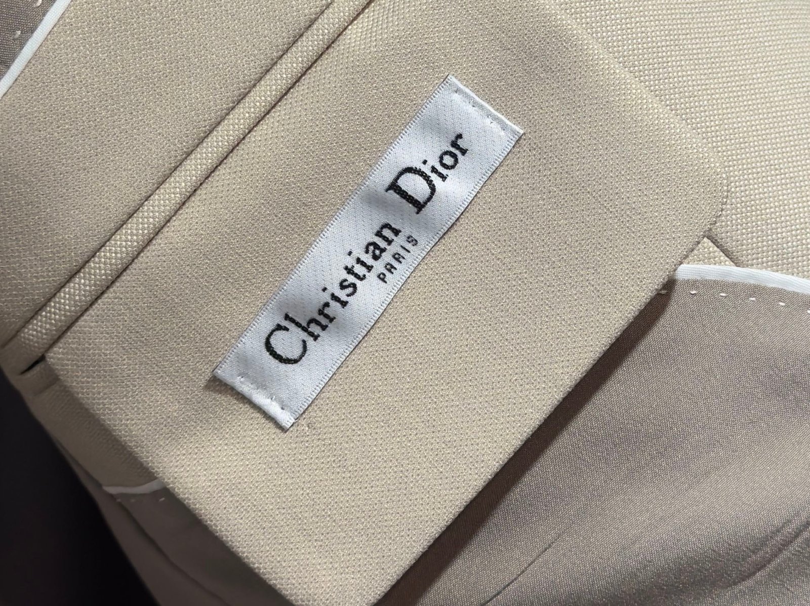 Ensemble Costume Dior Élégance Classique en Beige ou Noir Taille 48-56 – Image 10