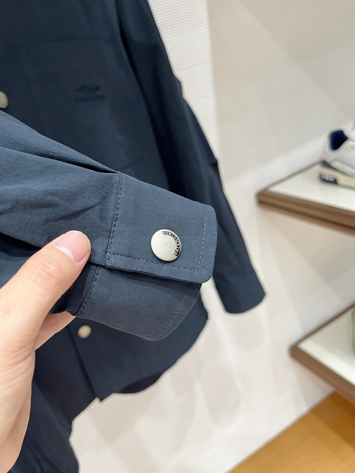 Ensemble deux-pièces Balenciaga beige élégant et confortable pour un style sophistiqué – Image 16