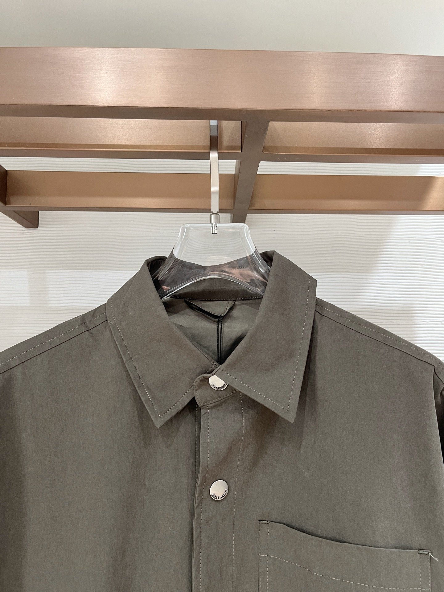 Ensemble deux-pièces Balenciaga beige élégant et confortable pour un style sophistiqué – Image 21