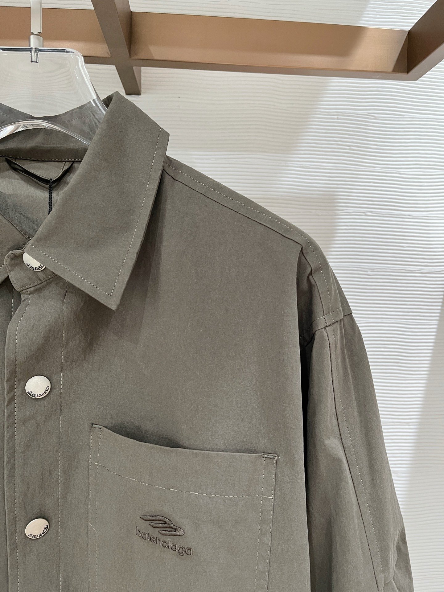 Ensemble deux-pièces Balenciaga beige élégant et confortable pour un style sophistiqué – Image 22