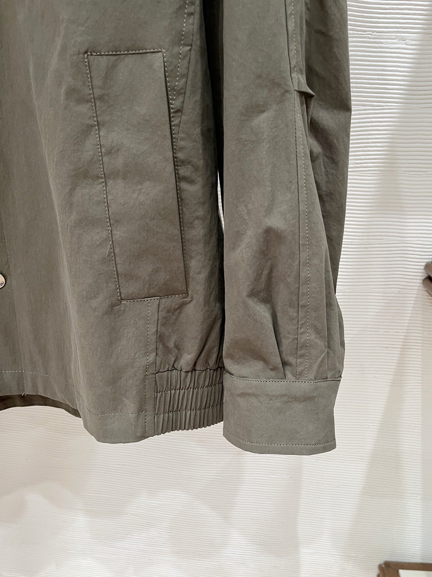 Ensemble deux-pièces Balenciaga beige élégant et confortable pour un style sophistiqué – Image 24