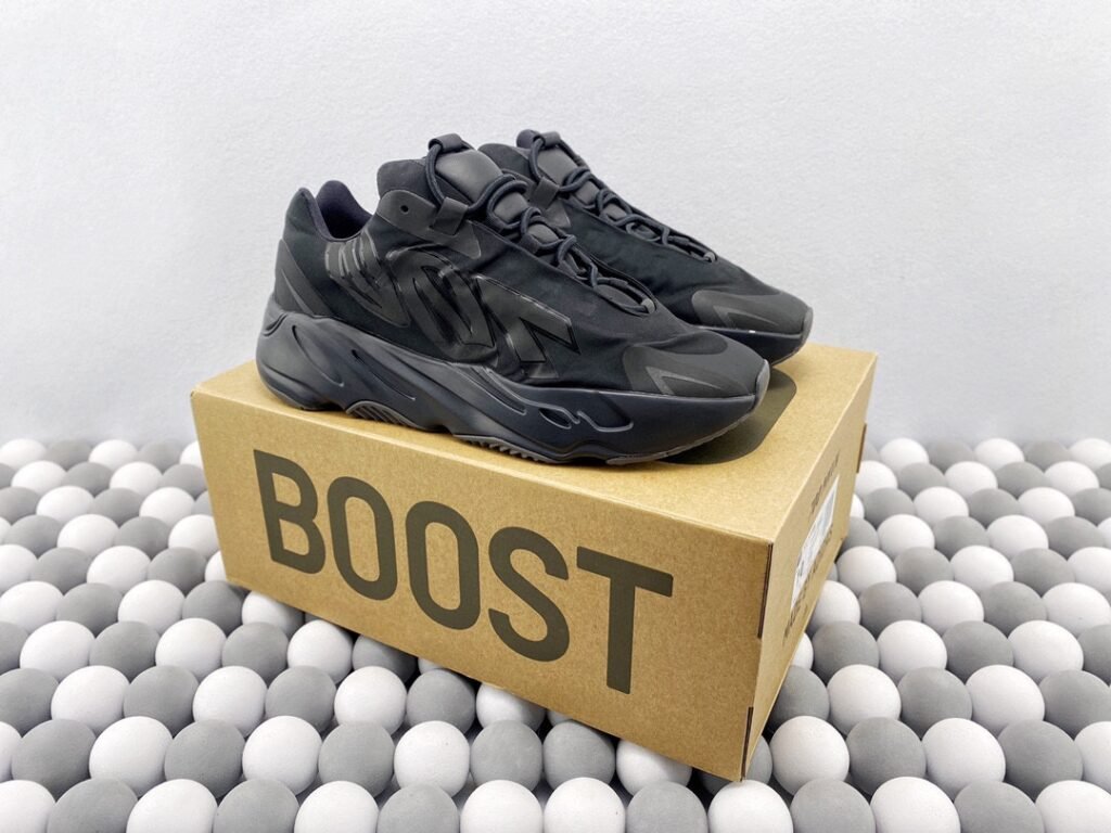 Basket Yeezy Boost 700 – Sneakers Confort & Style