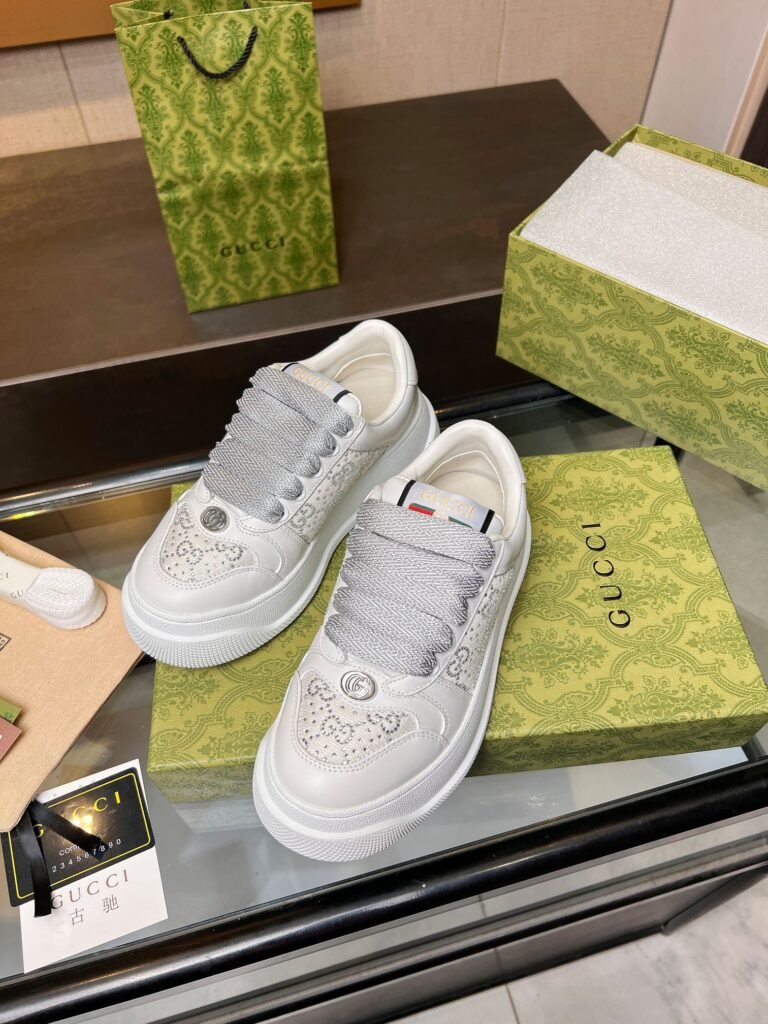 Basket Gucci Screener en cuir blanc, cristaux GG et style chic
