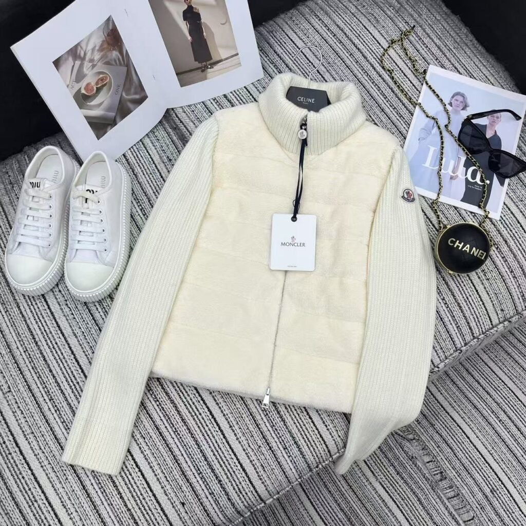 Veste Cardigan Moncler en Laine et Fourrure - Élégance Chaleureuse