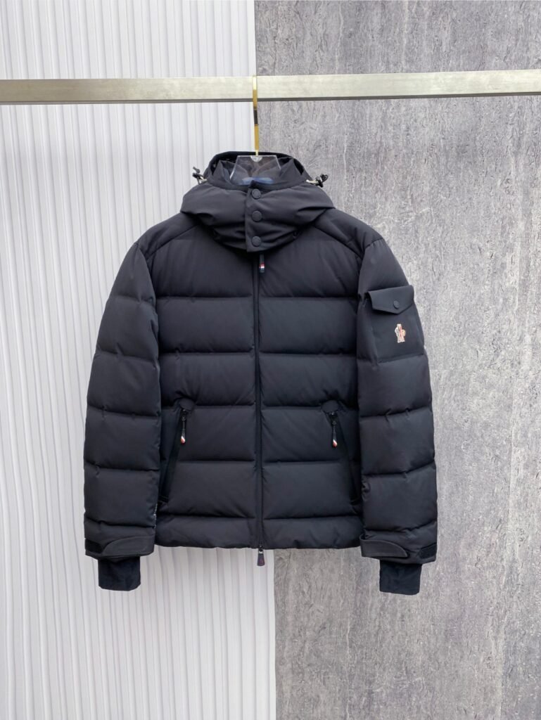 Doudoune Moncler Noire Premium – Confort Thermique & Style Élégant