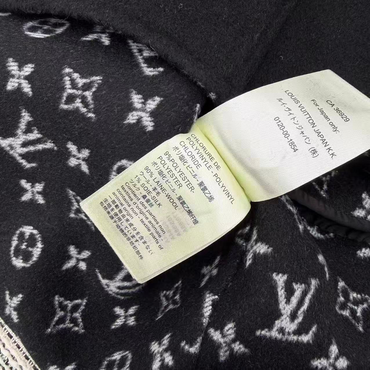 Manteau long Louis Vuitton avec finitions monogram aux manches – Image 10