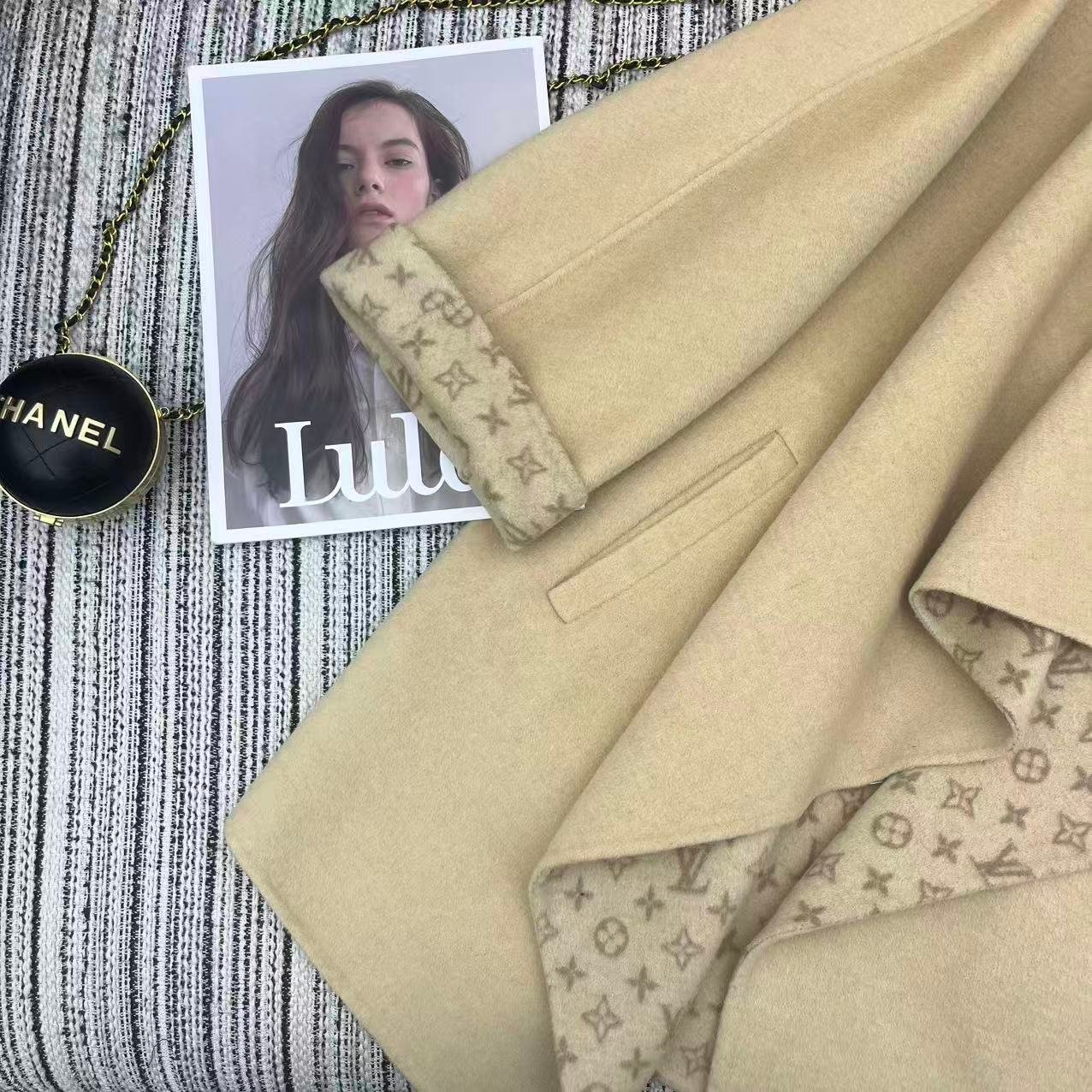 Manteau long Louis Vuitton avec finitions monogram aux manches – Image 16