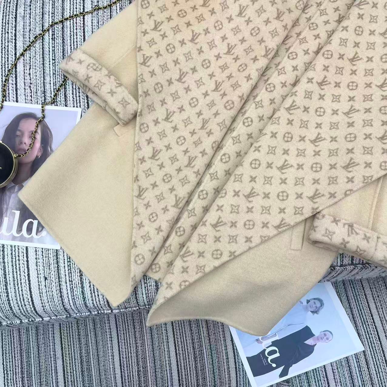 Manteau long Louis Vuitton avec finitions monogram aux manches – Image 17