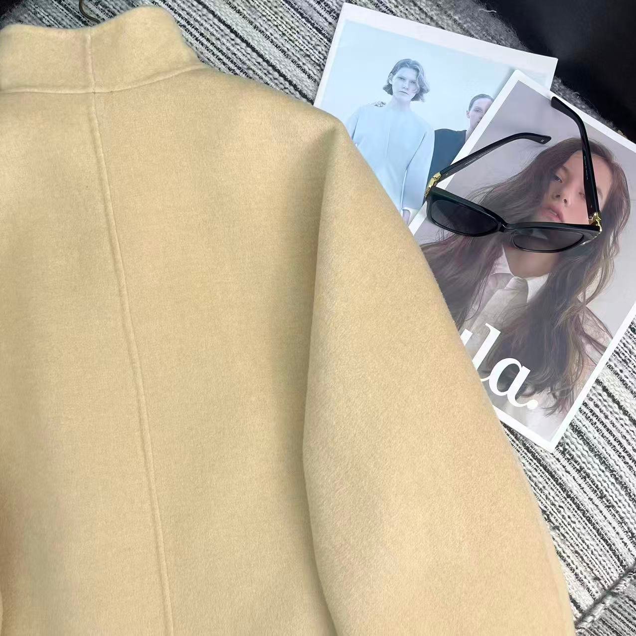 Manteau long Louis Vuitton avec finitions monogram aux manches – Image 19