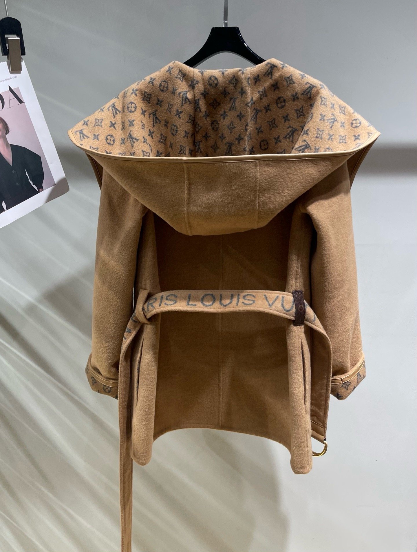 Manteau long Louis Vuitton avec finitions monogram aux manches – Image 21