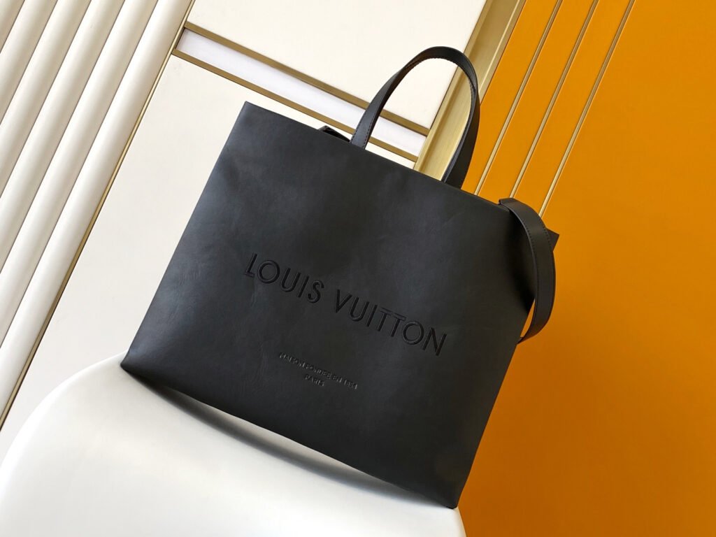 Sac cabas Louis Vuitton Shopper Tote MM en cuir de vachette noir