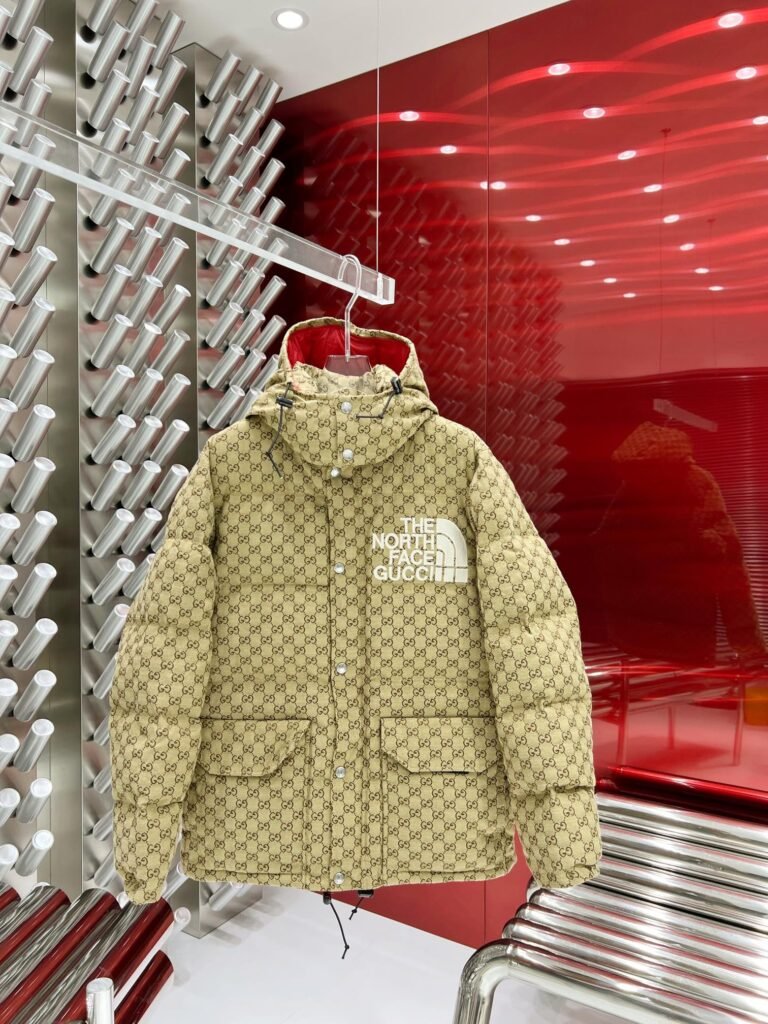 Doudoune The North Face x Gucci – monogramme beige GG