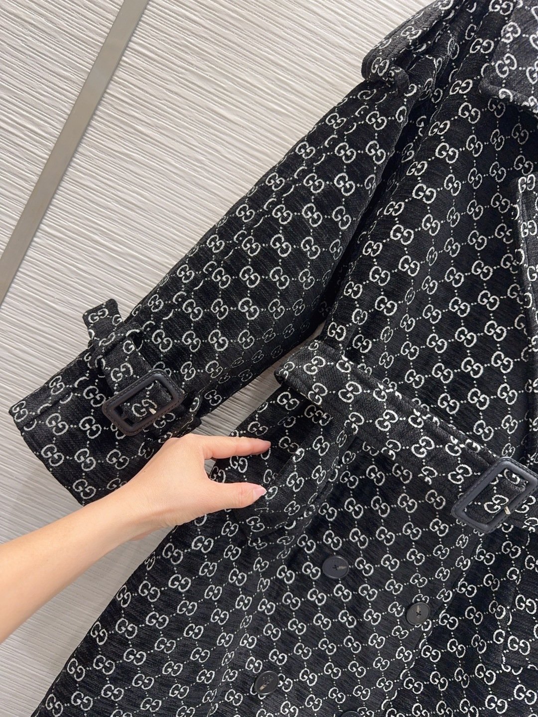 Manteau Trench Gucci monogramme GG noir – ceinture – Image 4