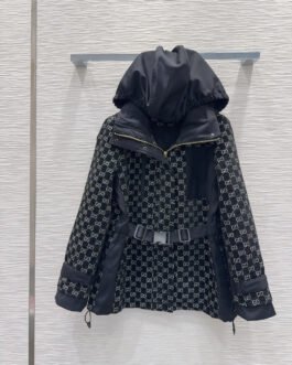 Veste Gucci courte à imprimé GG – ceinture technique & capuche amovible