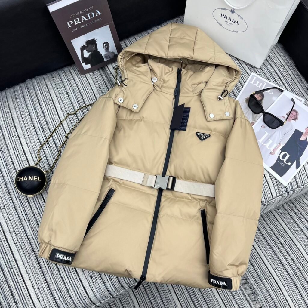 Doudoune Prada Élégance & Chaleur en Beige ou Gris, Taille XS-XL