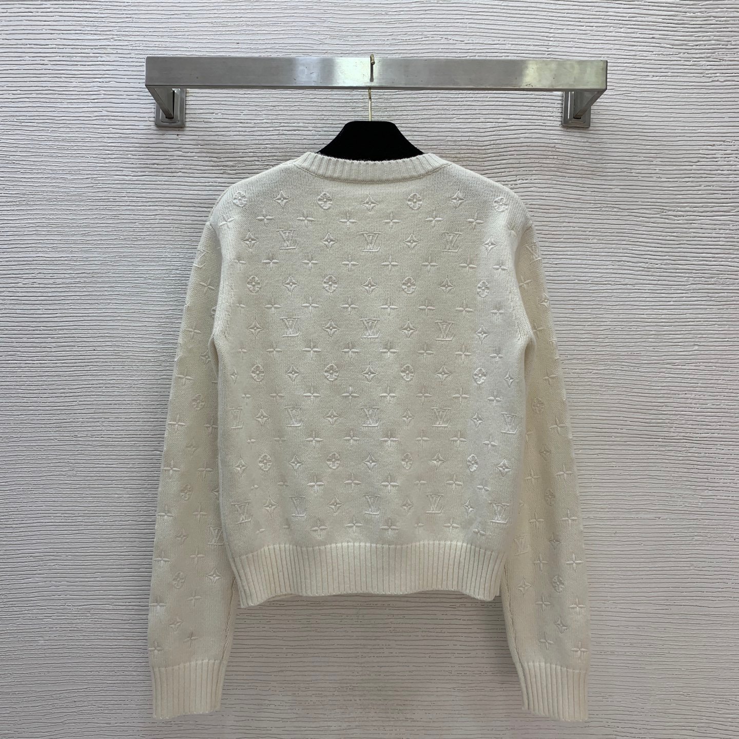 Pull Louis Vuitton en laine élégante, confort & luxe – Image 6