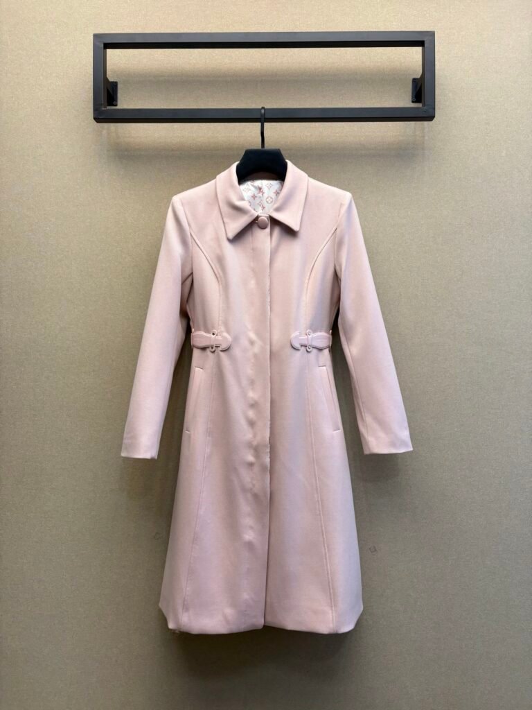 Manteau long rose poudré – Louis Vuitton monogramme intérieur satin