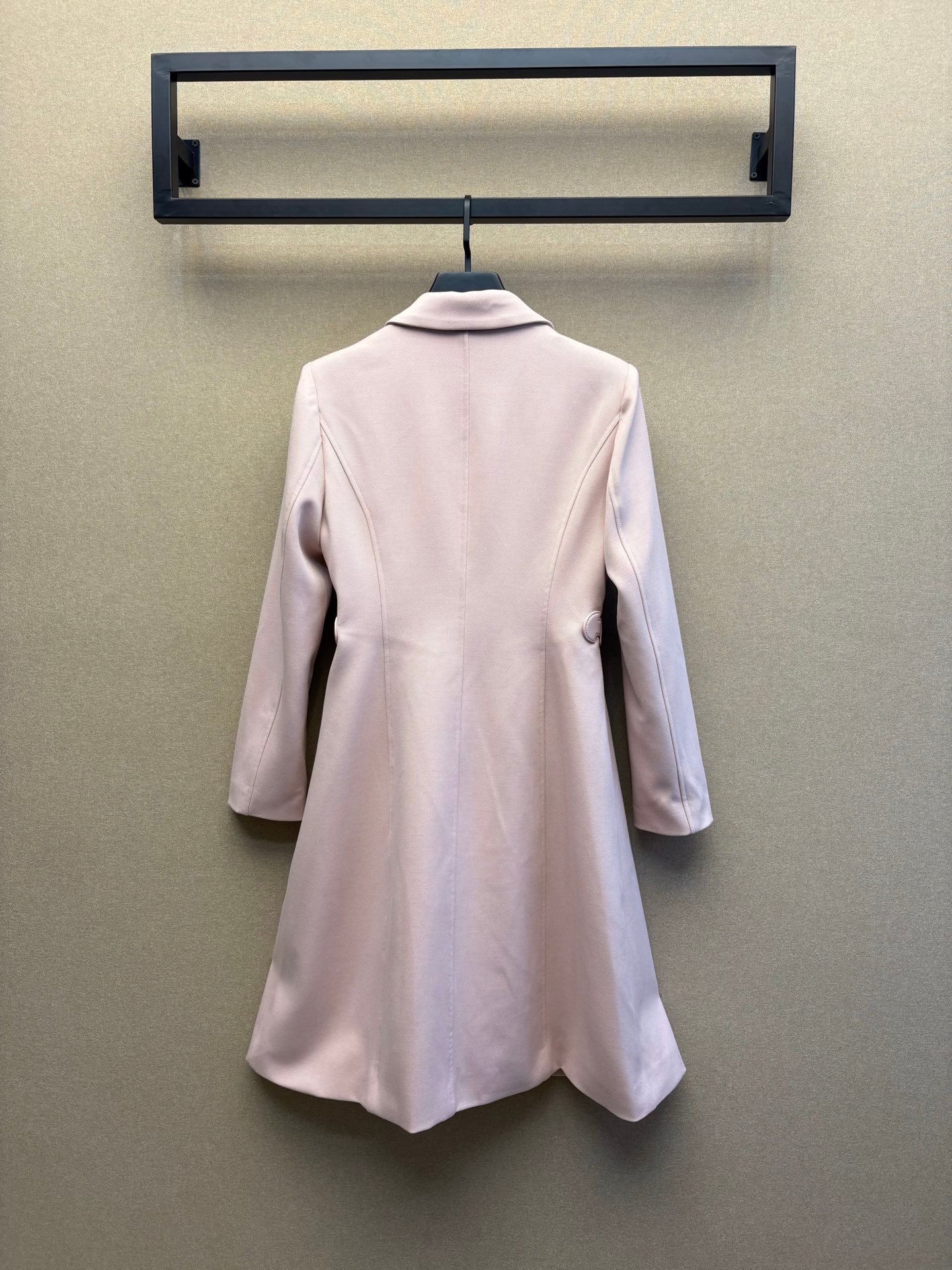 Manteau long rose poudré – Louis Vuitton monogramme intérieur satin – Image 6