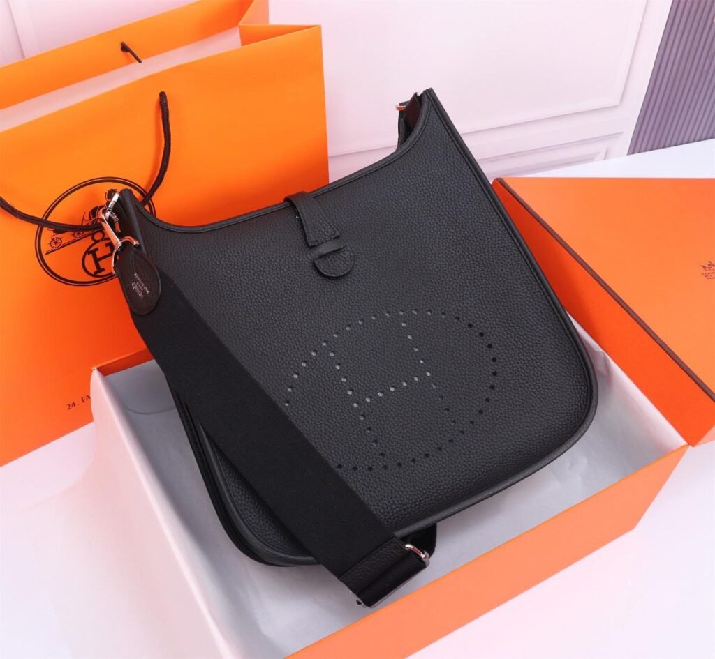 Hermès Evelyne 16 Taurillon Noir : Sac Iconique Durable et Élégant