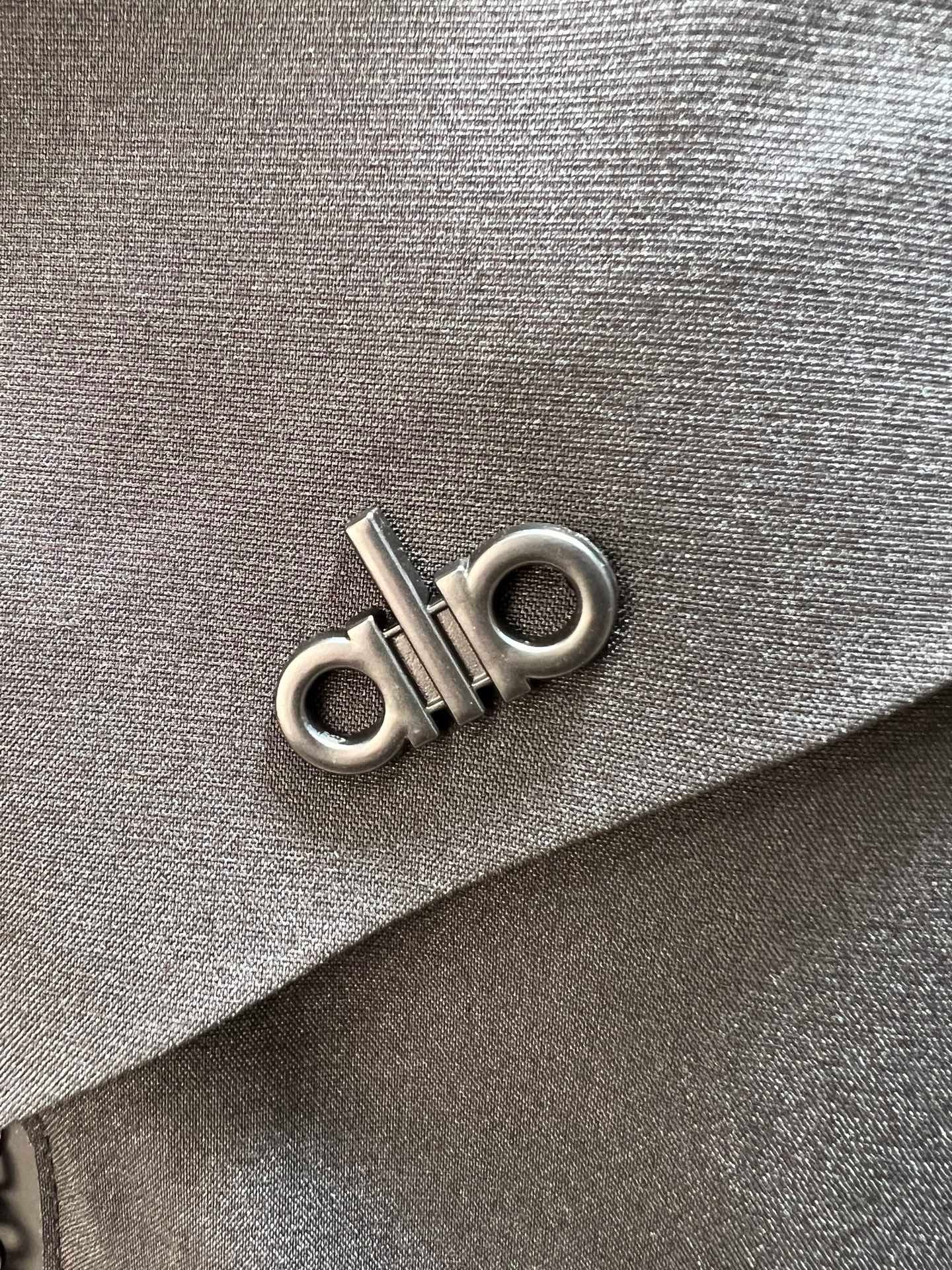 Veste Technique Alo Yoga à Capuche Matelassée - Élégance et Performance – Image 5