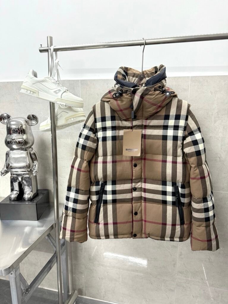 Doudoune Burberry avec manches amovibles - Élégance et praticité pour toutes tailles