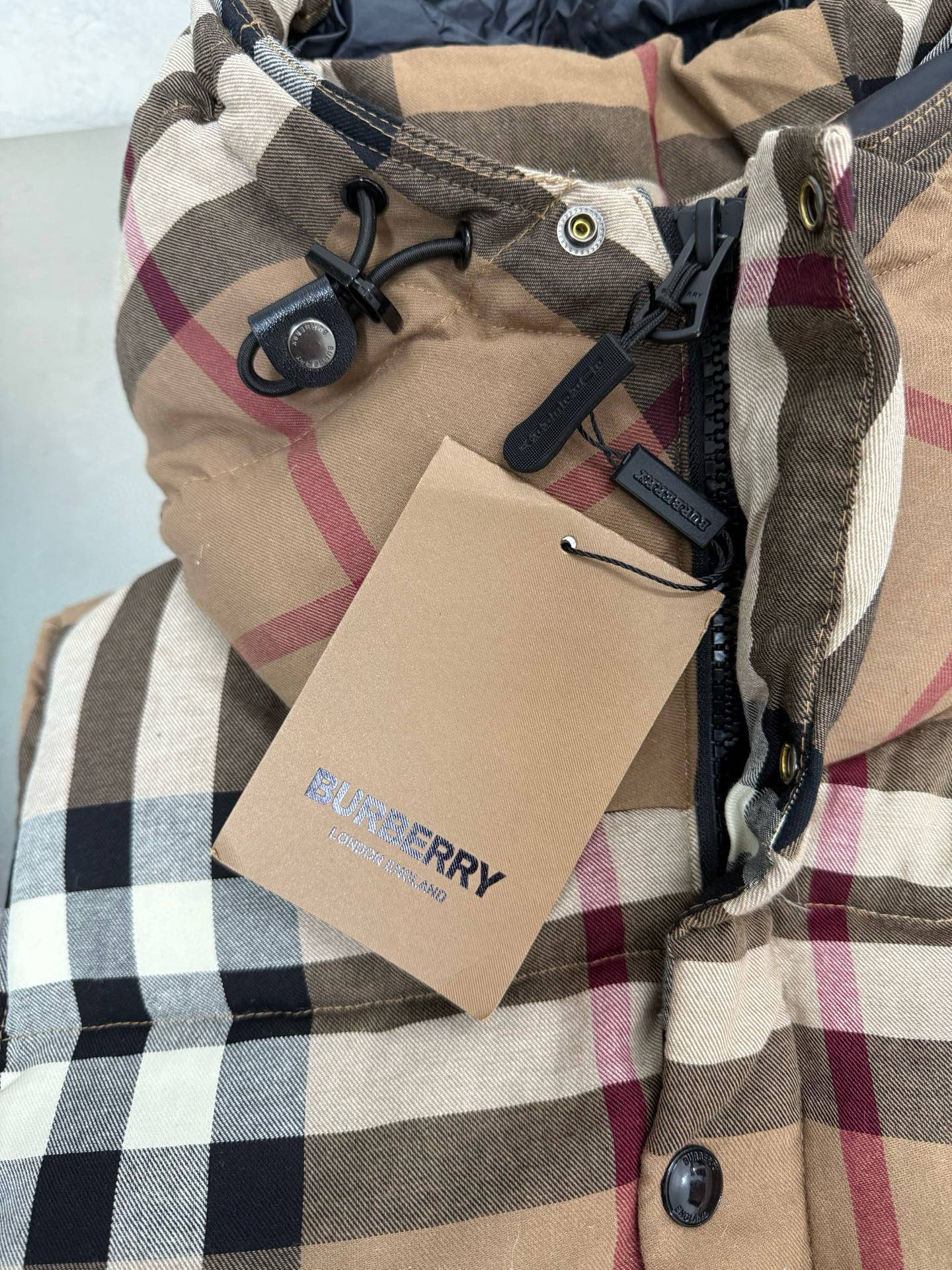 Doudoune Burberry avec manches amovibles - Élégance et praticité pour toutes tailles – Image 7