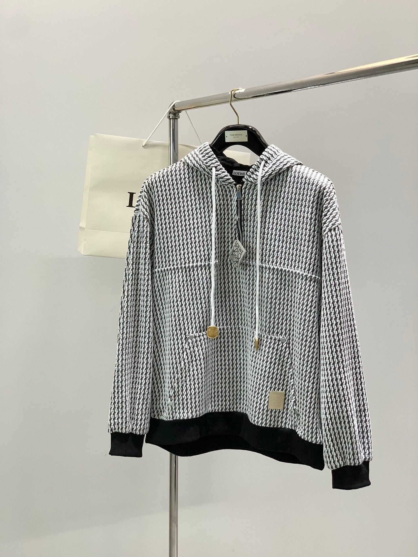 Ensemble à capuche texturé zippé avec pantalon assorti – Loewe – Image 2