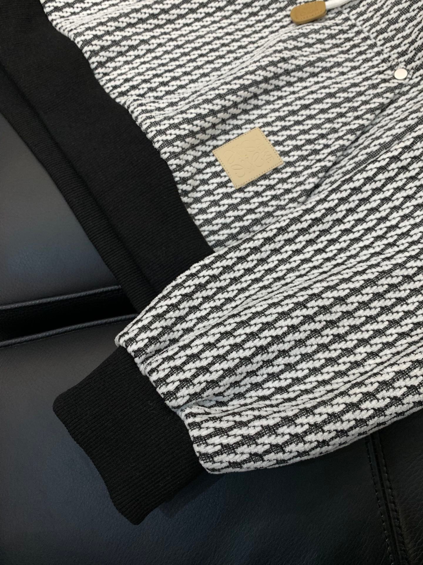 Ensemble à capuche texturé zippé avec pantalon assorti – Loewe – Image 7