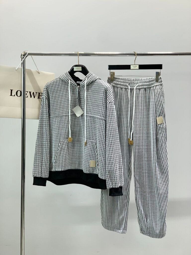 Ensemble à capuche texturé zippé avec pantalon assorti – Loewe