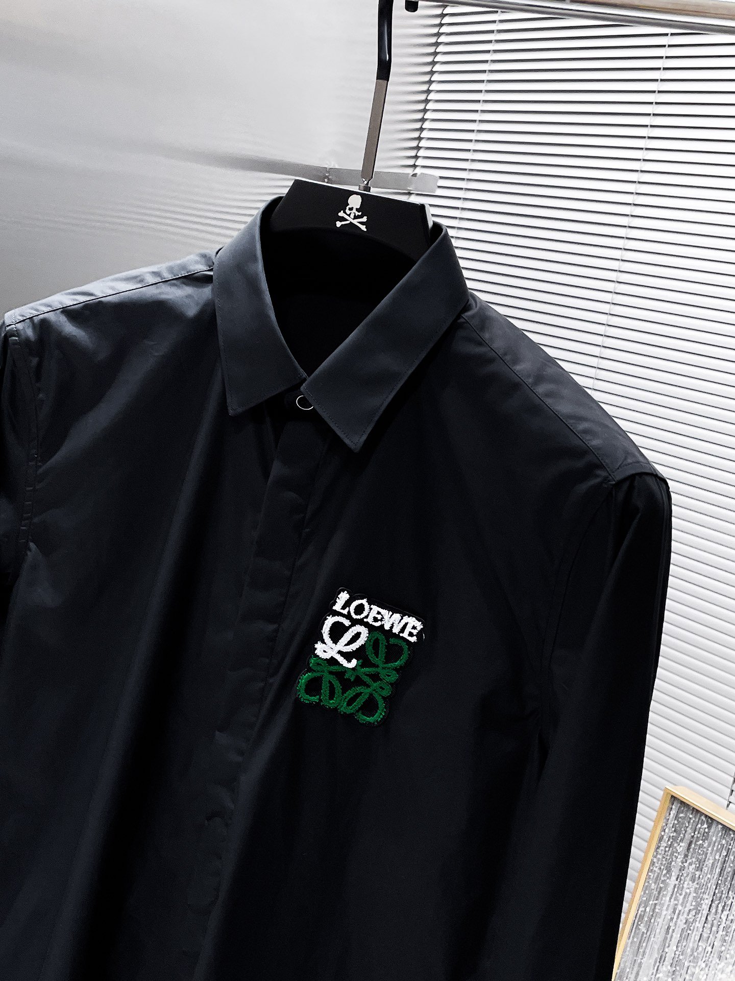 Chemise Loewe Brodée Élégance Intemporelle pour Toutes Occasions – Image 7