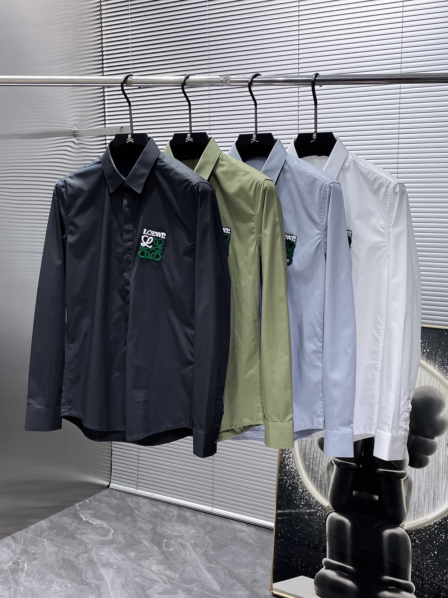 Chemise Loewe Brodée Élégance Intemporelle pour Toutes Occasions