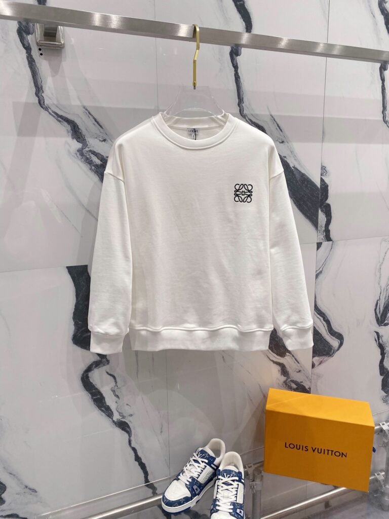 Pull Loewe, une pièce incontournable alliant élégance intemporelle et confort exceptionnel