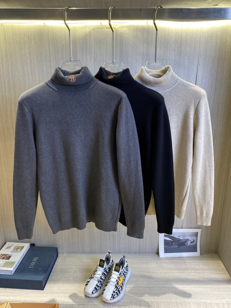 Pull col roulé Hermès en maille fine, élégance intemporelle et confort