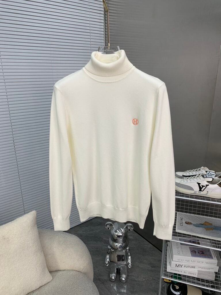 Pull en maille à col roulé signé Hermès