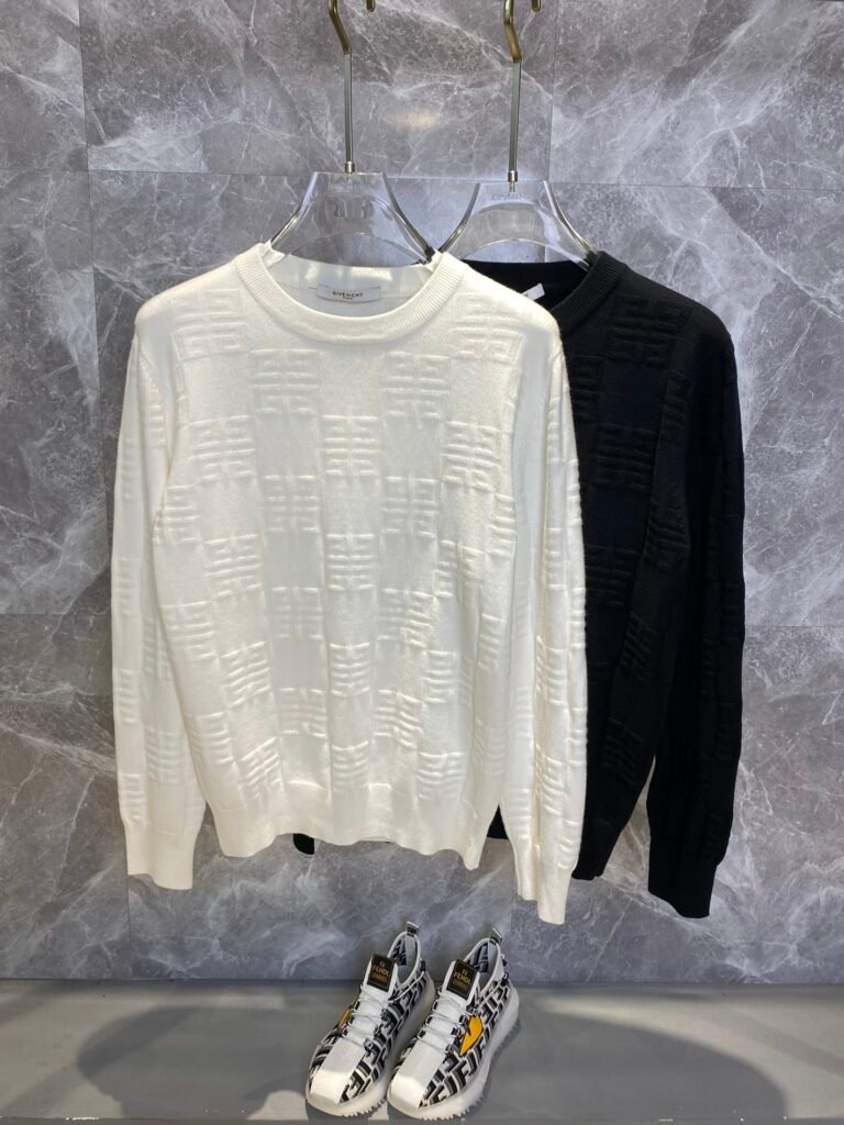 Pull Hermès col roulé en laine et cachemire avec broderie H