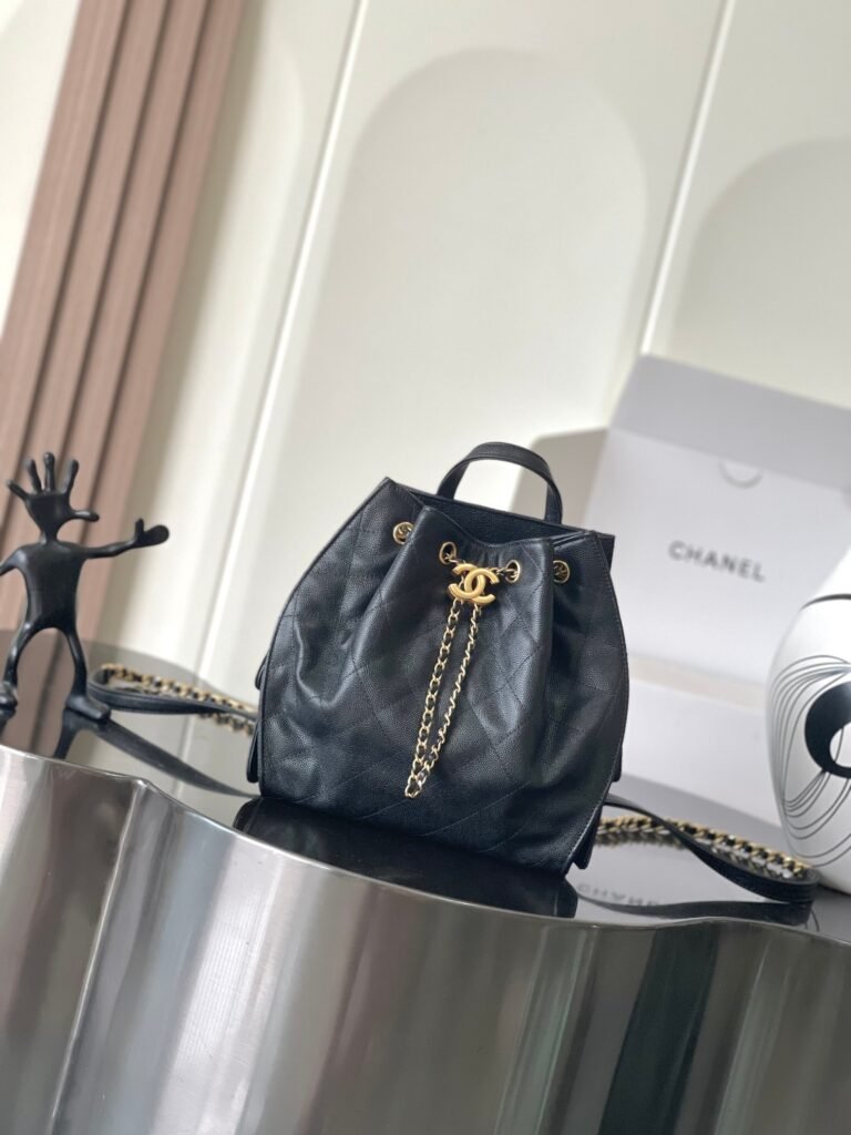 Sac Chanel 25 noir, une pièce emblématique