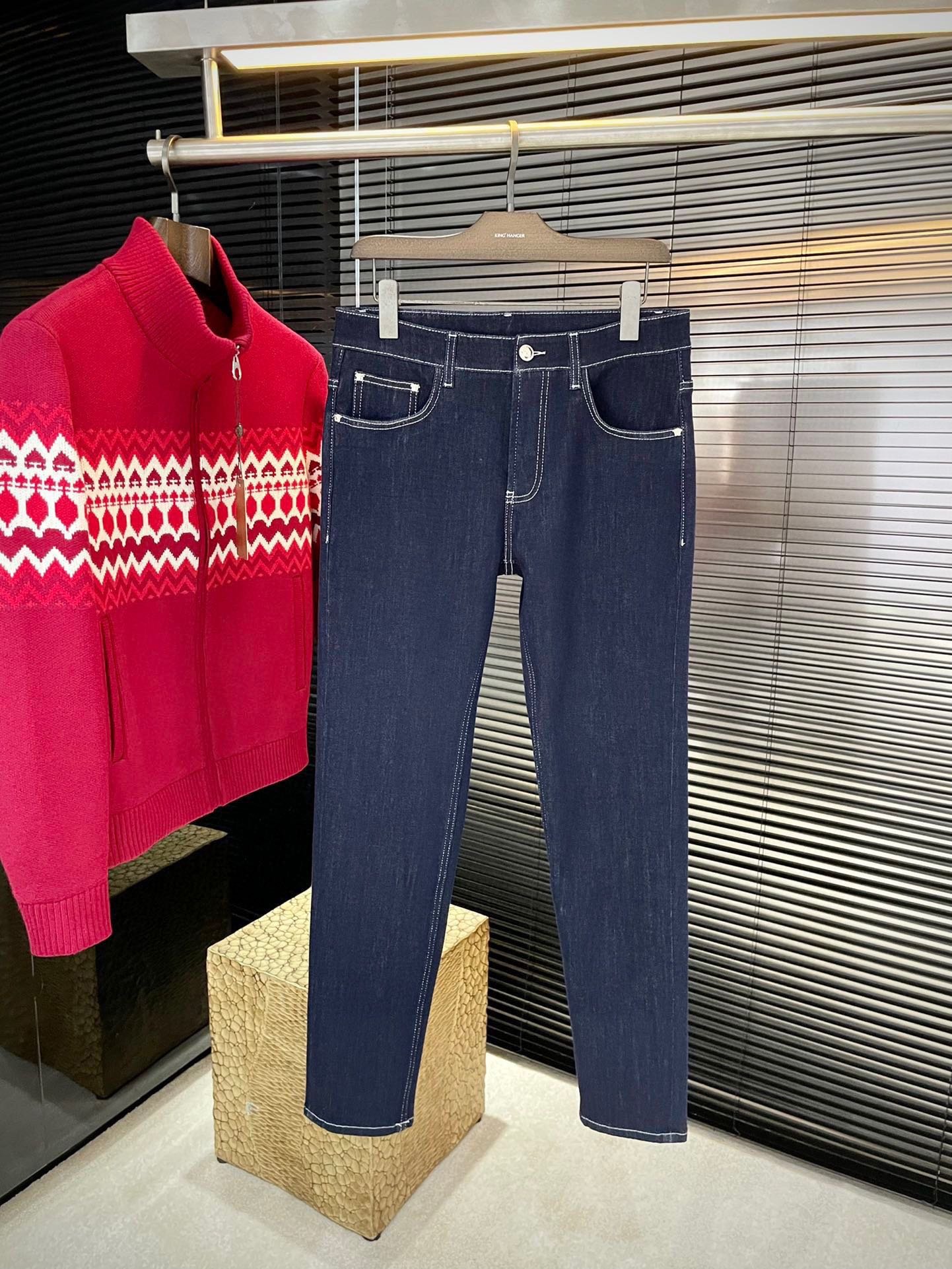 Jean Versace unisexe en denim brut avec logo Medusa