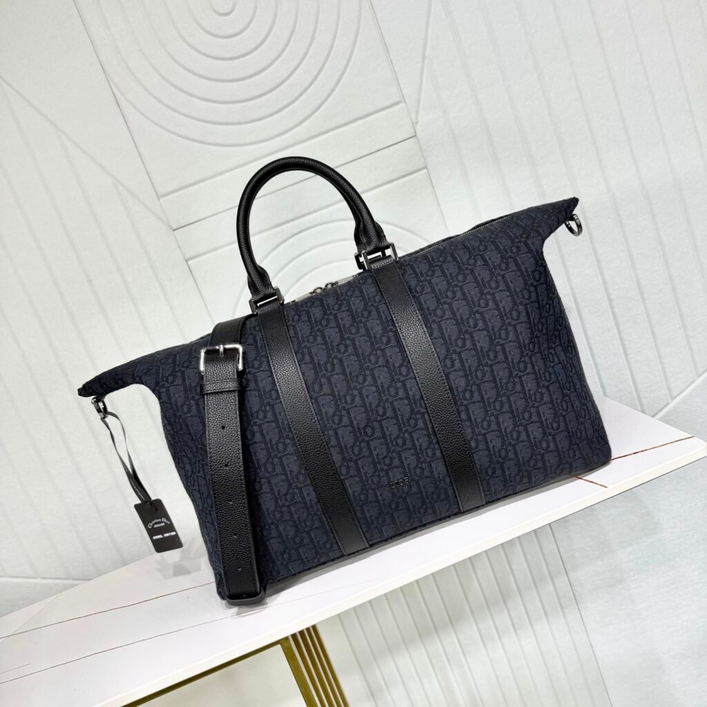 Sac Weekender 40 de Dior, un accessoire élégant et pratique pour vos escapades